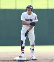１回、レフトオーバーの二塁打を放った浦和学院・内藤蒼（撮影・伊藤笙子）