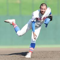 力投する先発の花咲徳栄・黒川凌大（撮影・伊藤笙子）