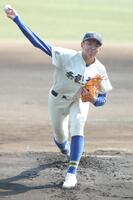 粘りのピッチングで９回を投げきった奈良大付・新城楓雅（撮影・坂部計介）