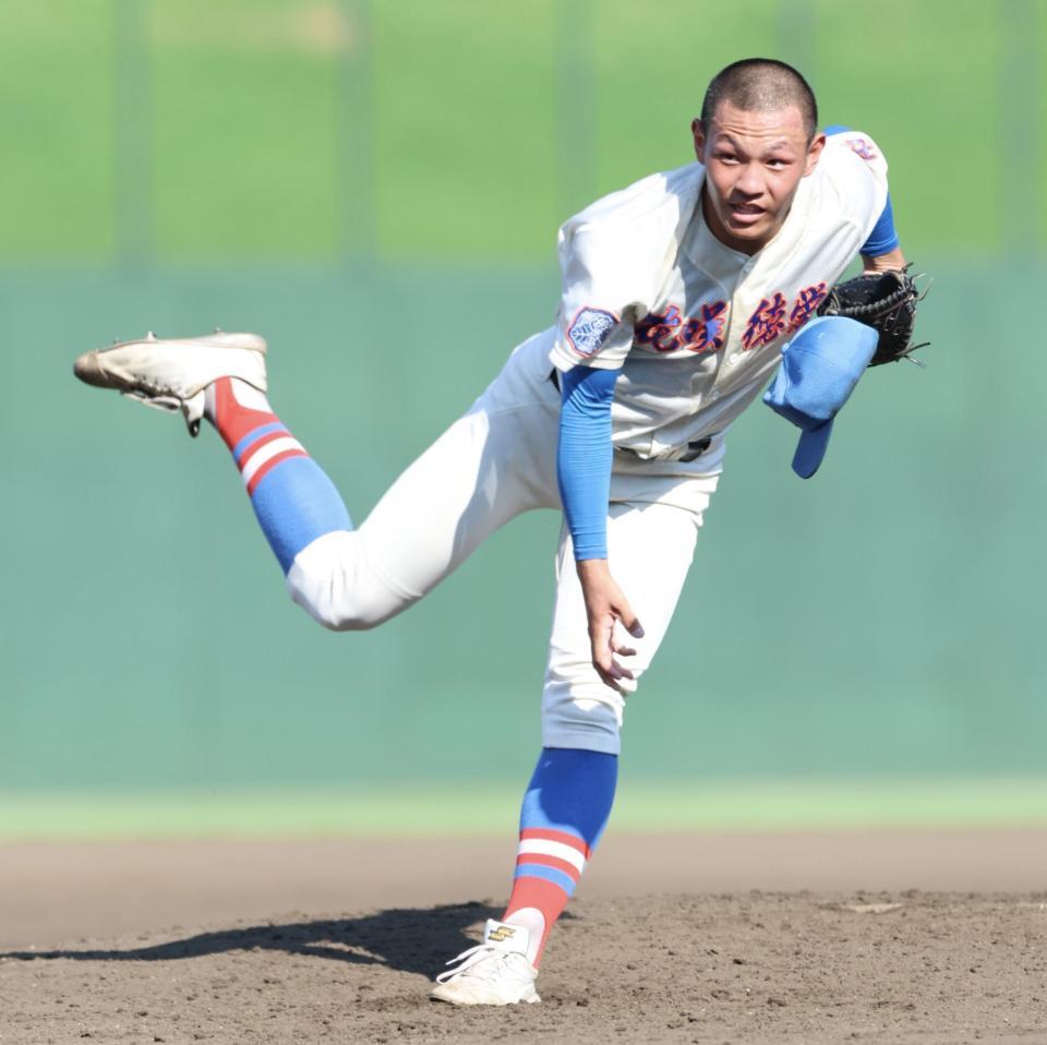 力投する先発の花咲徳栄・黒川凌大（撮影・伊藤笙子）