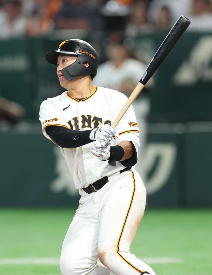 ６回、走者一掃の逆転３点二塁打を放つ笹原（撮影・金田祐二）