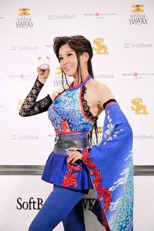 セレモニアルピッチを終えて笑顔の藤原紀香（提供）