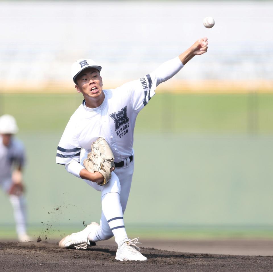 １回、力投する先発投手の彦根総合・荒井祐輝（撮影・中田匡峻）