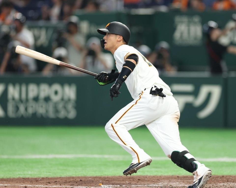 ４回、内野安打を放つ吉川（撮影・金田祐二）