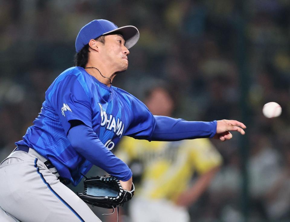 ９回、急きょ登板した岩田は阪神打線を無失点に抑える（撮影・田中太一）