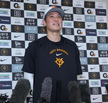 オールスターに選出され笑顔の坂本（撮影・金田祐二）