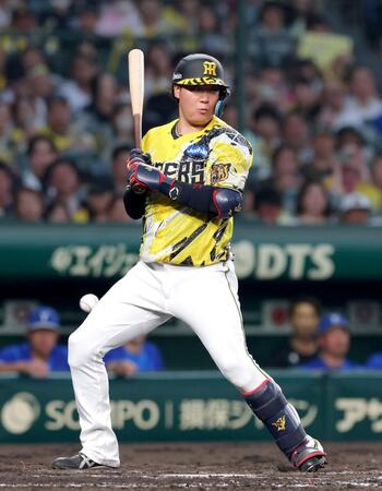 ３回、死球を受ける大山（撮影・立川洋一郎）