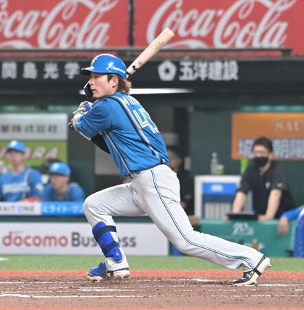 ２回、中前適時打を放つ水野（撮影・持木克友）
