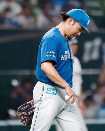 ４回、西武・渡部に同点打を許した日本ハム・伊藤