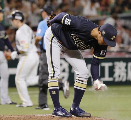 　６回、栗原（奥）に本塁打を浴びた田嶋