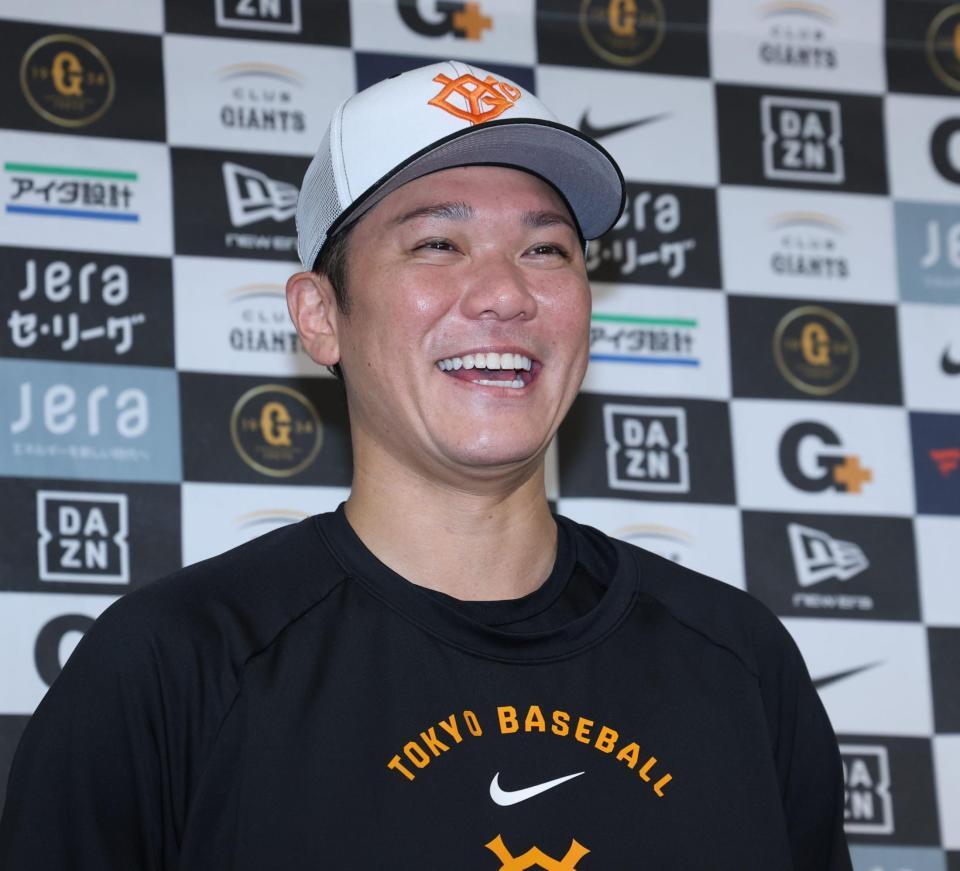 オールスターに選出され笑顔の坂本（撮影・金田祐二）