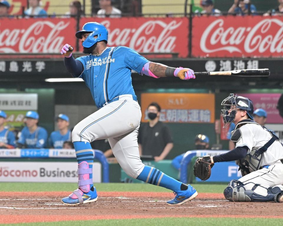 ２回、左前適時打を放つレイエス（撮影・持木克友）