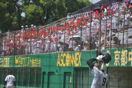 ７回の勝ち越しに盛り上がるスタンド