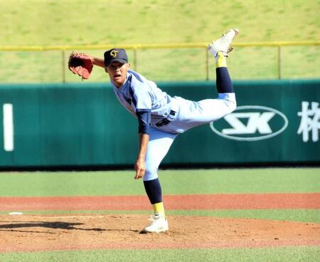 ４回、マウンドに上がって好投する高岡第一・前田