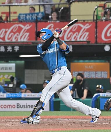 ３回、左越え３点本塁打を放つ野村（撮影・持木克友）