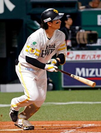 ５回、正木が中越えに２ランを放つ