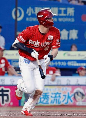 ３回、辰己が中前に適時打を放つ