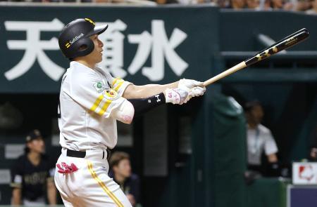 　９回ソフトバンク１死満塁、代打柳田が中越えにサヨナラ打を放つ＝みずほペイペイドーム
