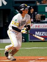 ５回、正木が中越えに２ランを放つ