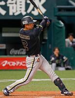 ２回、若月が中前に先制打を放つ