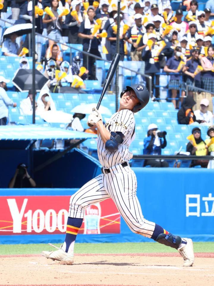 デッドボールを受けた帝京の目代龍之介