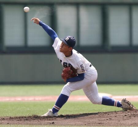１回、力投する先発投手の履正社・木村颯（撮影・中田匡峻）