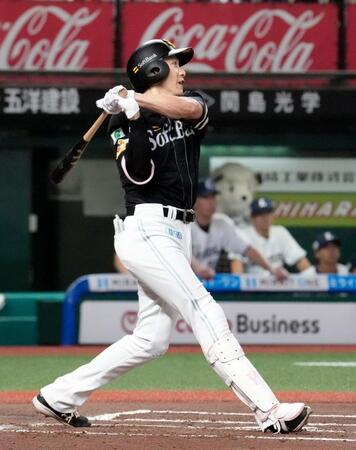 ６回、柳田が左前に勝ち越し打を放つ
