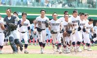 ５回コールドで須磨学園に快勝し、決勝進出を決めた社ナイン（撮影・坂部計介）