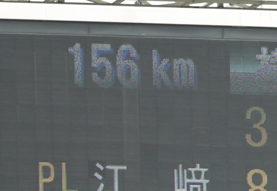 １５６キロをマークした横浜・織田翔希の投球（撮影・吉澤敬太）