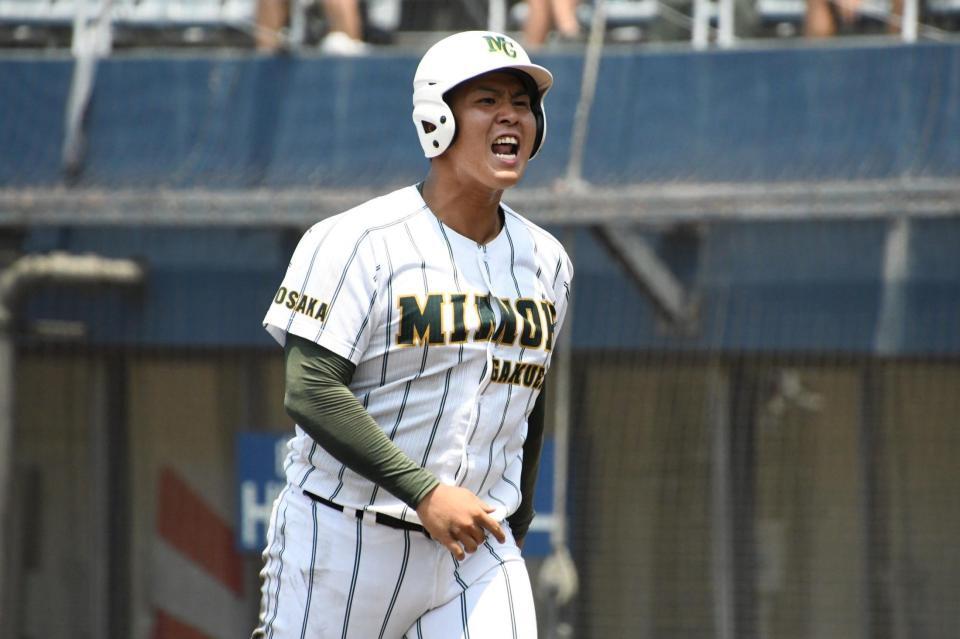 ７回、生還し喜ぶ、箕面学園・園田大登