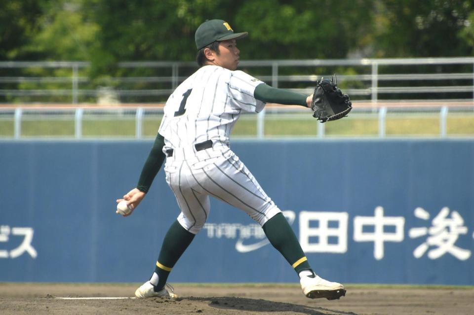 先発し力投する、箕面学園・保田雄世＝大阪シティ信用金庫スタジアム