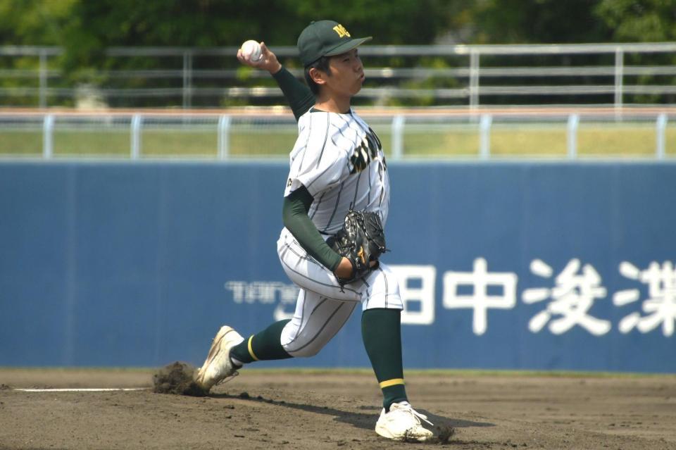 先発し力投する、箕面学園・保田雄世＝大阪シティ信用金庫スタジアム