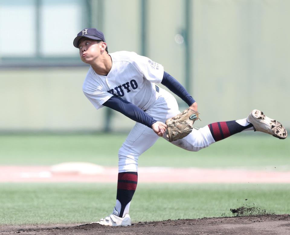 １回、力投する先発投手の関大北陽・大鶴颯音（撮影・中田匡峻）