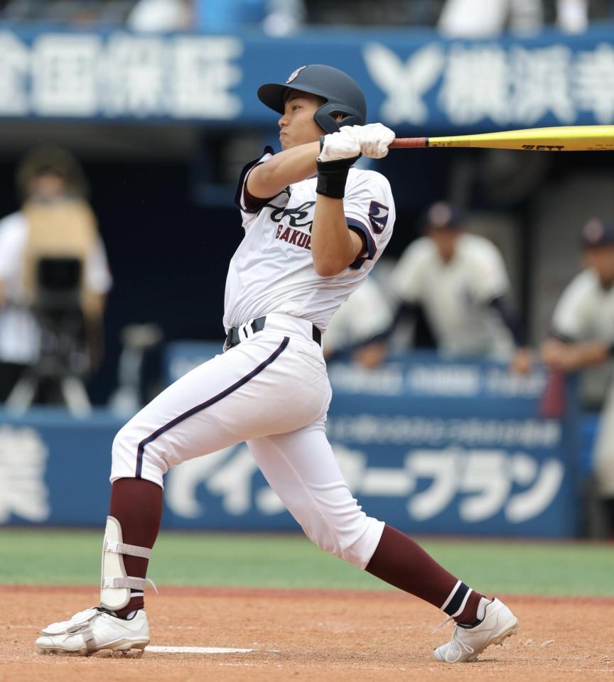 ４回、桐光学園・近藤が左戦に逆転２点適時二塁打を放つ（撮影・吉澤敬太）