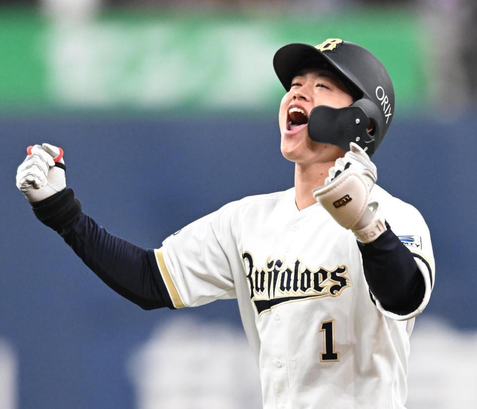 ９回、サヨナラ打を放ち雄たけびを上げる太田（撮影・高部洋祐）