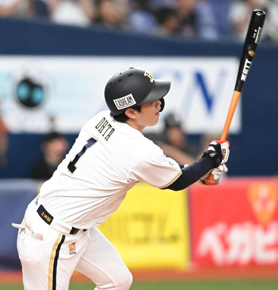 ９回、サヨナラ打を放つ太田（撮影・高部洋祐）