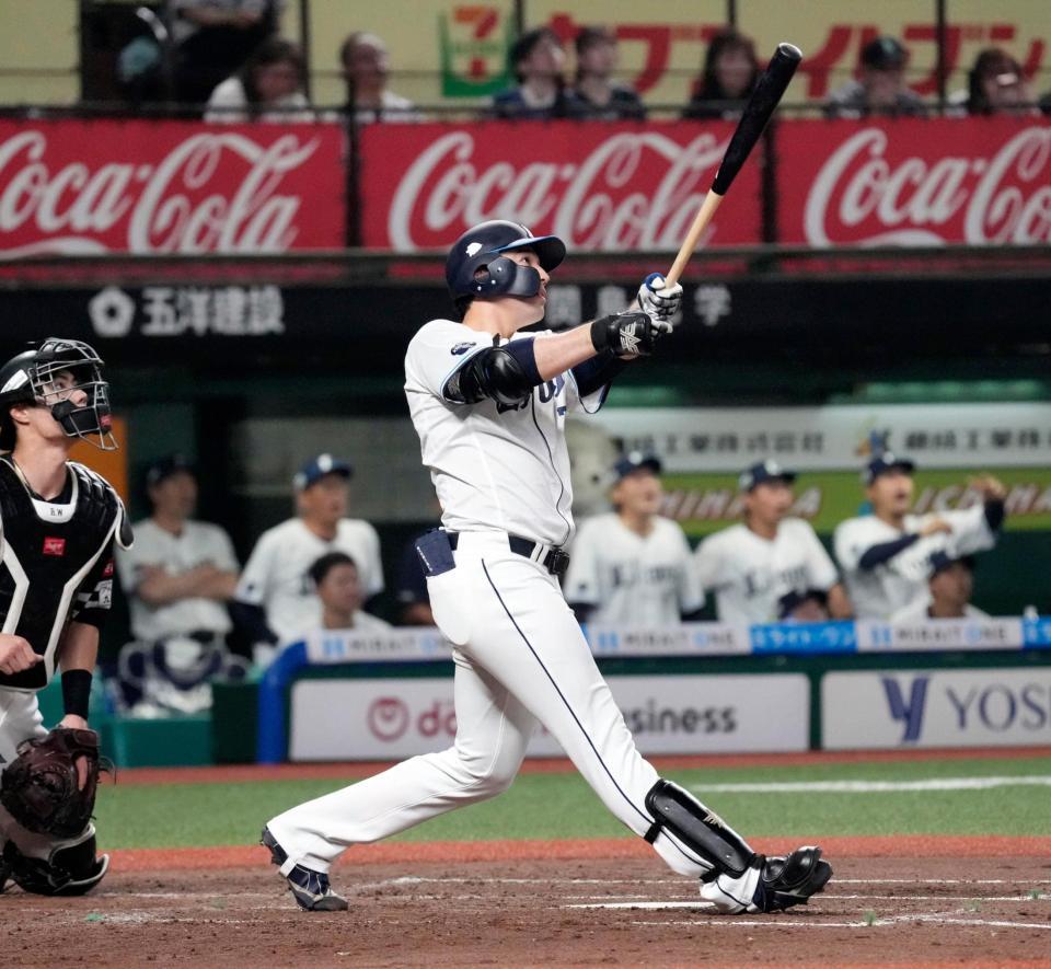 ４回、林安可が右越えに２ランを放つ