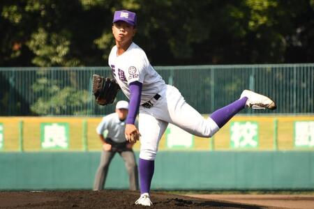 先発し力投する、天理・橋本桜佑投手