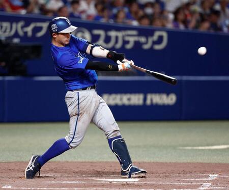 ４回、松尾が左越えに本塁打を放つ