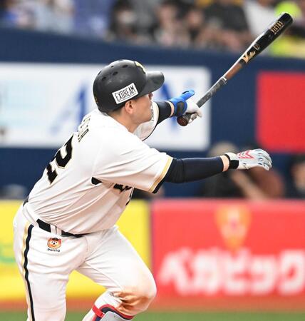 ７回、勝ち越しソロを放つ福永（撮影・高部洋祐）