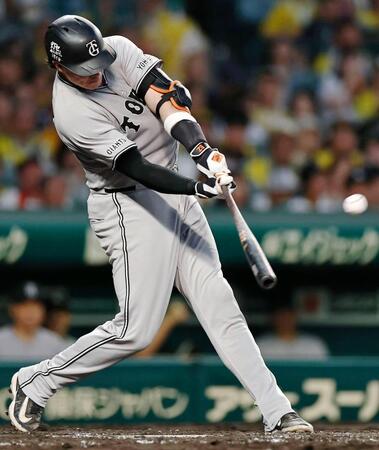 ４回、ダルベックが中越えに本塁打を放つ
