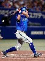 ２回、筒香が右中間に先制本塁打を放つ