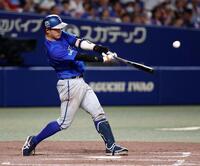 ４回、松尾が左越えに本塁打を放つ