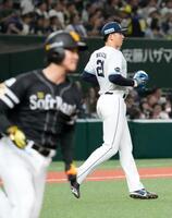 ２回、柳町（手前）に適時二塁打を打たれた武内