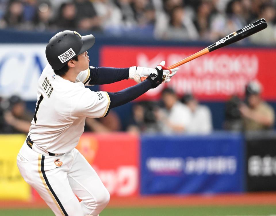 １回、２ランを放つ太田（撮影・高部洋祐）
