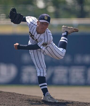 １回、力投する先発投手の東海大大阪仰星・渋谷英佑（撮影・中田匡峻）