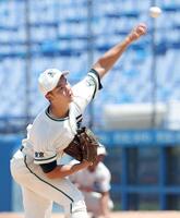 　帝京打線を相手に力投する二松学舎大付・川島（撮影・西岡正）