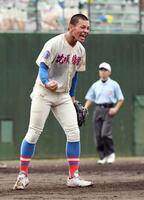 ３失点完投で夏の甲子園出場を決め、雄叫びを上げる花咲徳栄・黒川（撮影・佐藤厚）