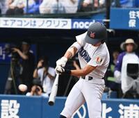 ２回、中前２点適時打を放つ横浜・小林大（撮影・園田高夫）