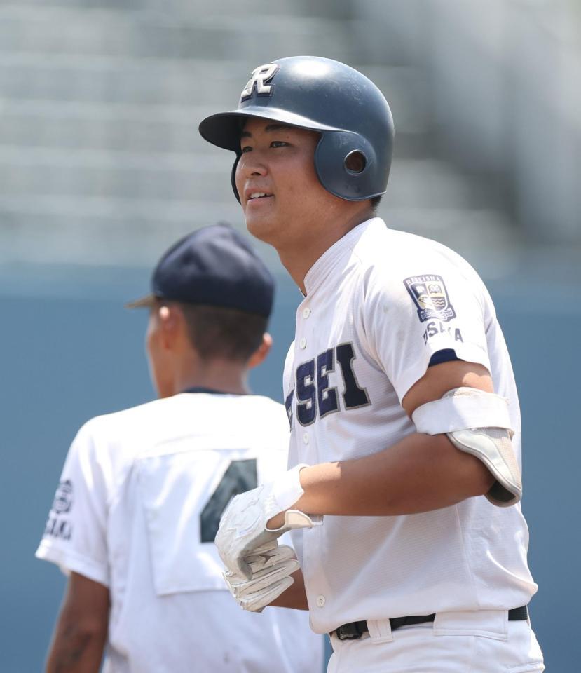 ６回、右前適時打を放ち、表情が和らぐ履正社・辻竜乃介（撮影・中田匡峻）